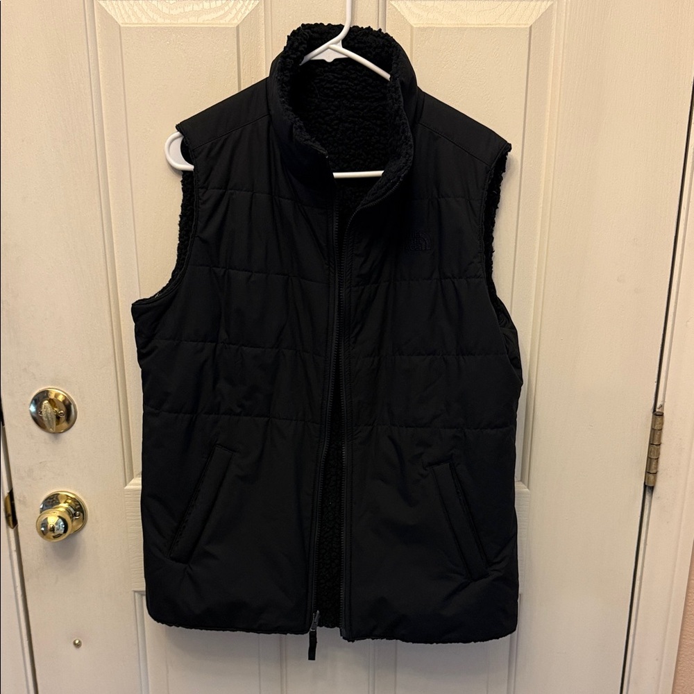 Women’s north face reversible Black Puffer Vest